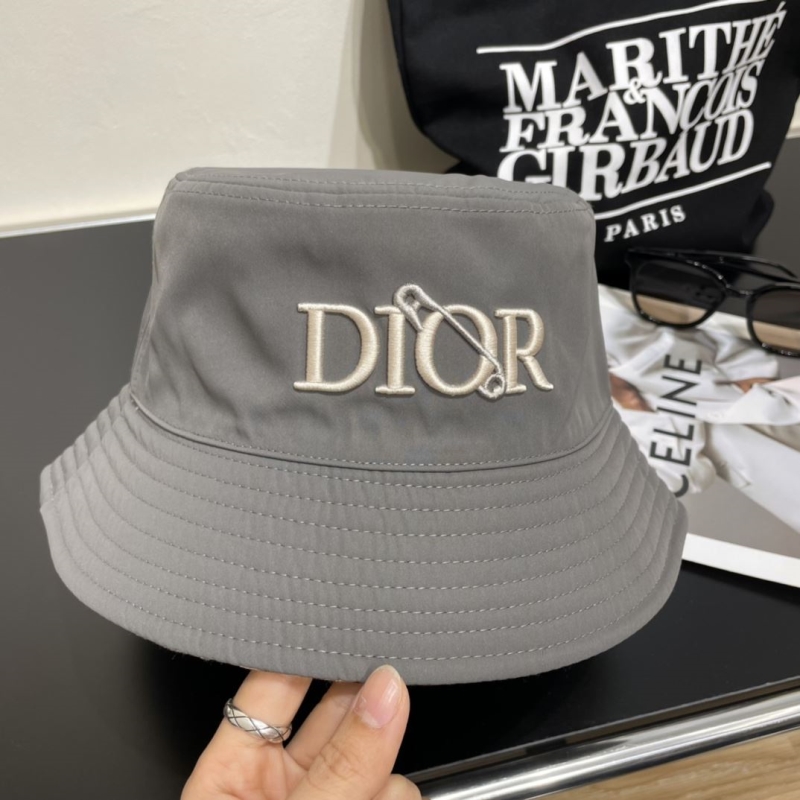 CHRISTIAN DIOR